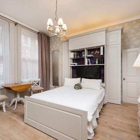 לונדון Charming Chelsea Studio Your Cozy Urban Retreat מראה חיצוני תמונה