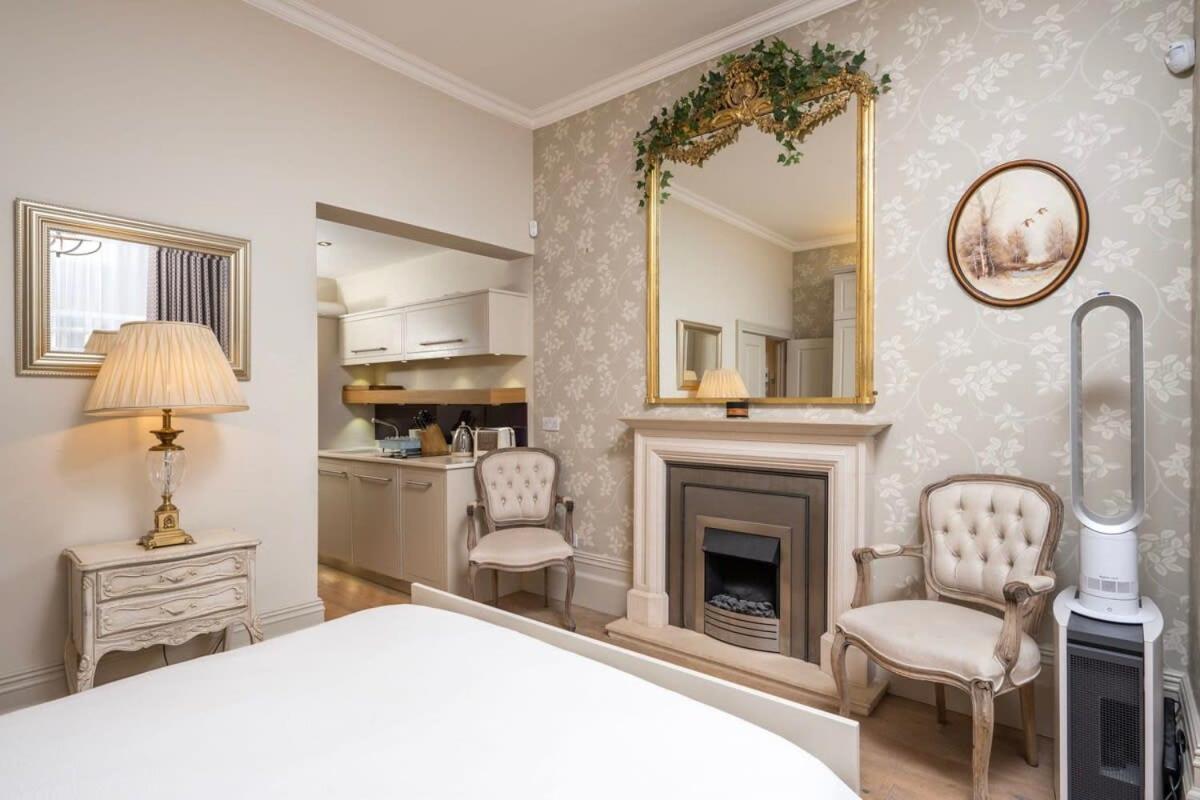 לונדון Charming Chelsea Studio Your Cozy Urban Retreat מראה חיצוני תמונה
