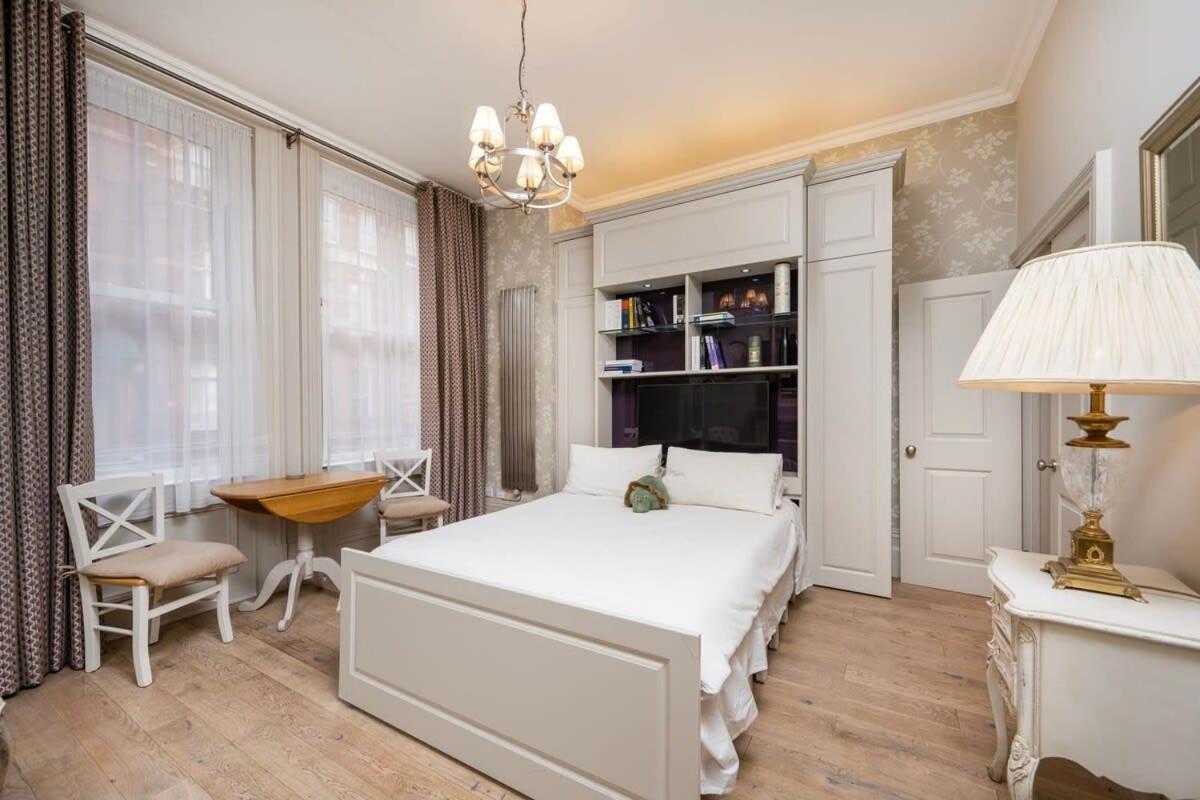 לונדון Charming Chelsea Studio Your Cozy Urban Retreat מראה חיצוני תמונה
