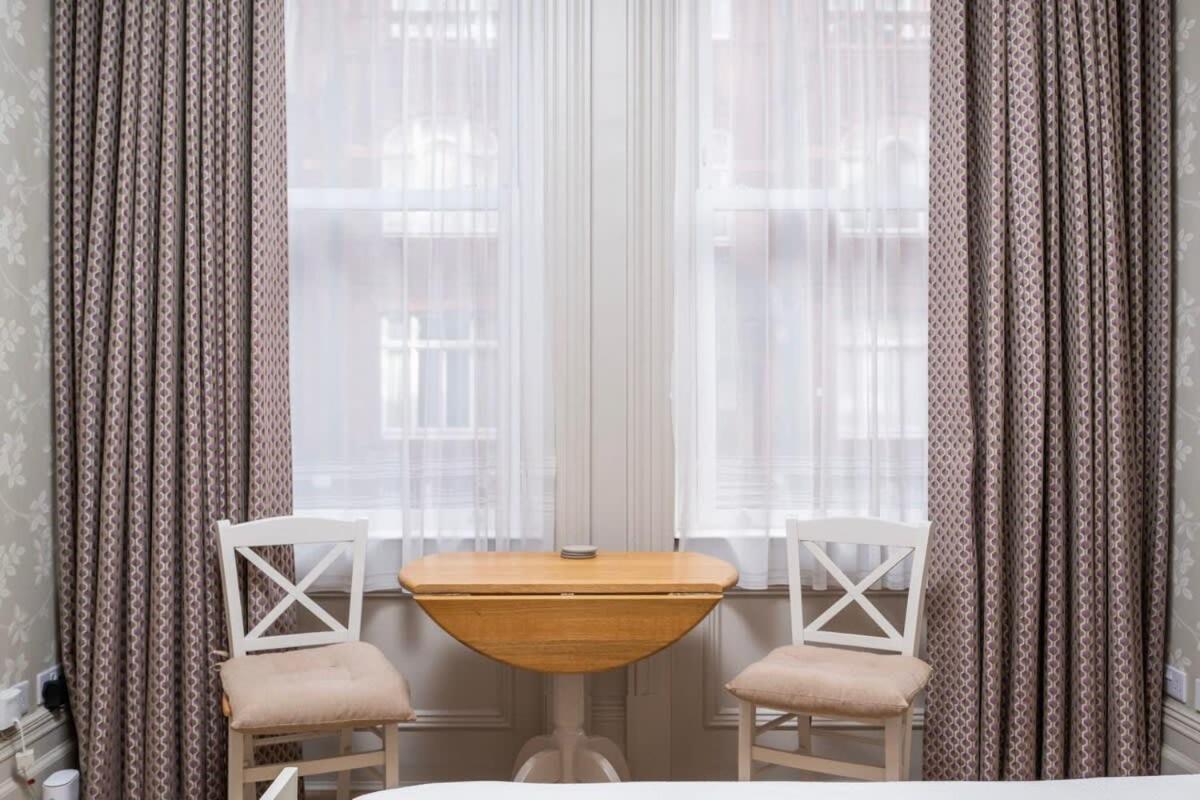 לונדון Charming Chelsea Studio Your Cozy Urban Retreat מראה חיצוני תמונה
